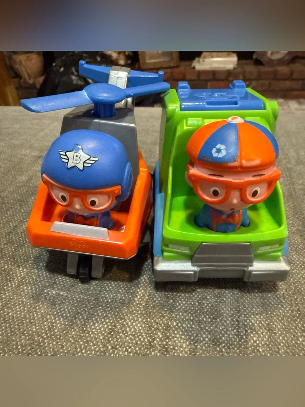 Kids Vehicle Playset with Blue and Orange Characters